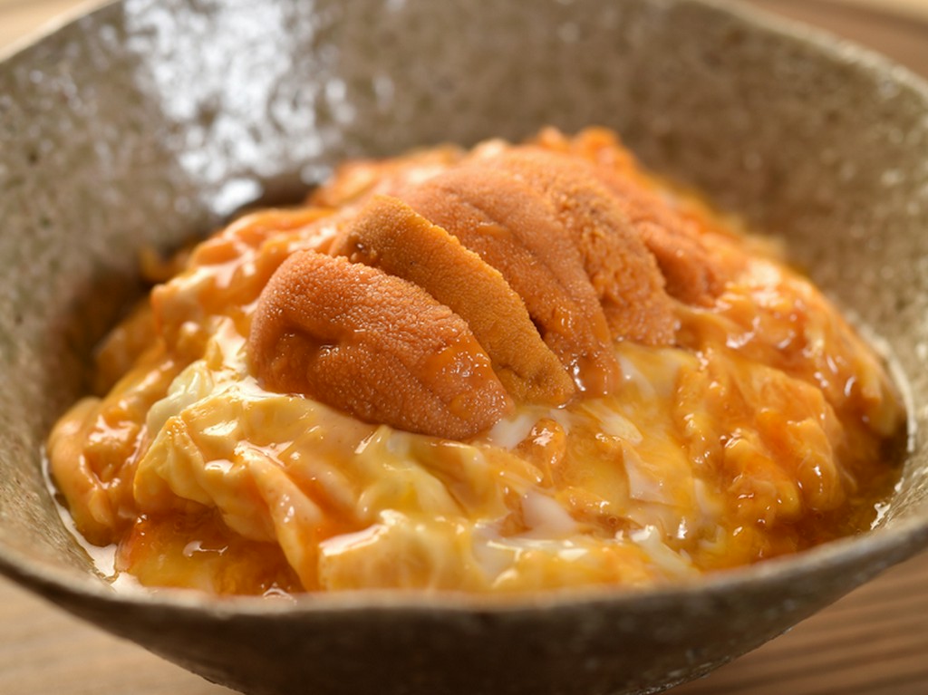 ふわふわの玉子とウニがとろけるおいしさ『ウニの玉締め丼』