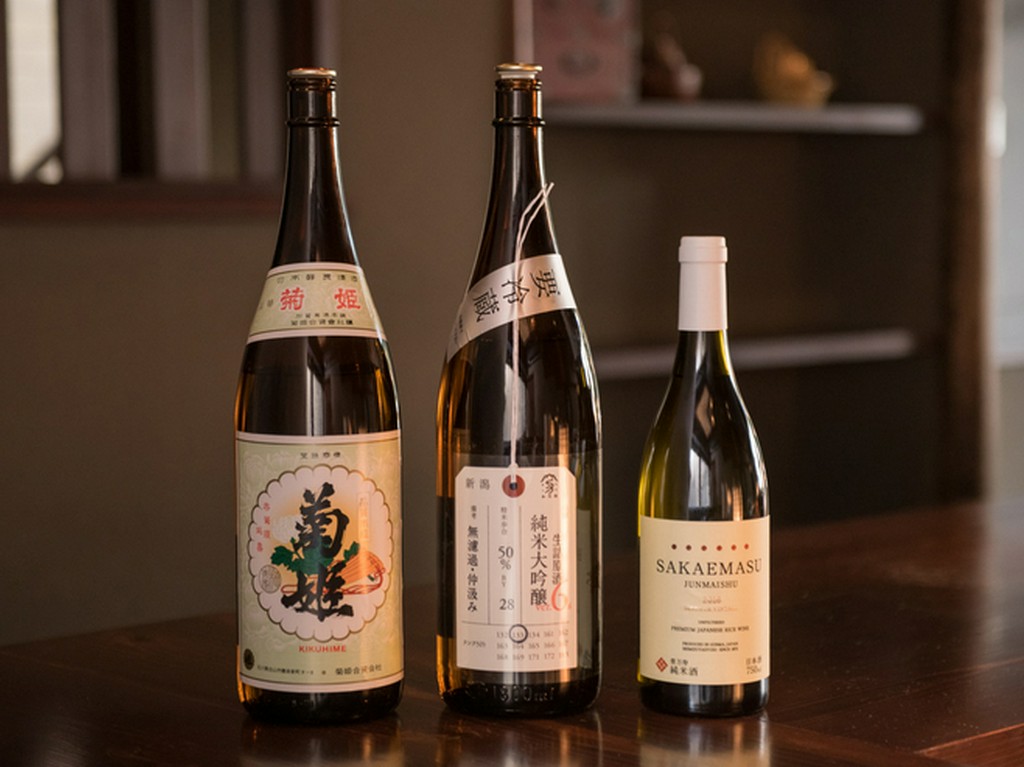 復活した『栄万寿』のほか、渓流魚の雑魚でつくる骨酒が定番