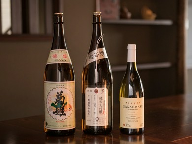 復活した『栄万寿』のほか、渓流魚の雑魚でつくる骨酒が定番