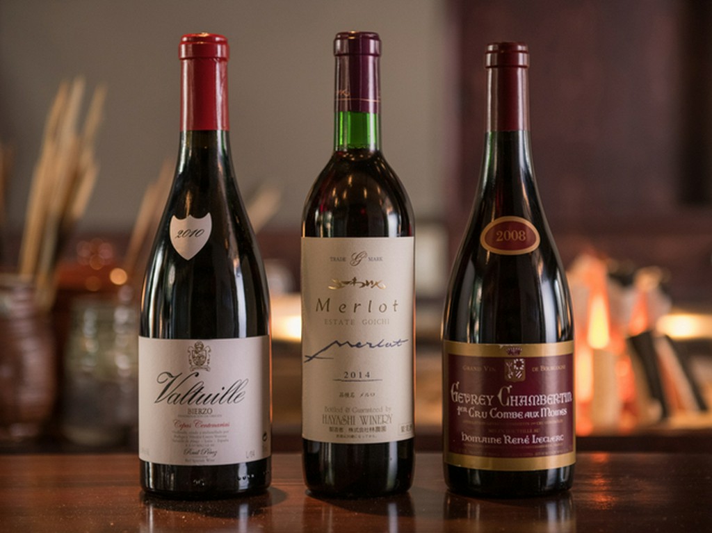 シンプルな肉料理の美味しさを引き立てるワインセレクト