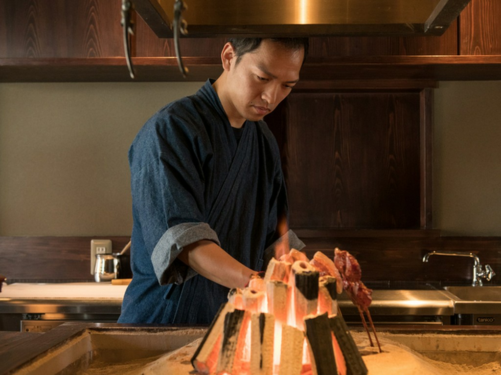 美しき故郷の川辺川が育んだ自慢の鮎を炭火焼きで