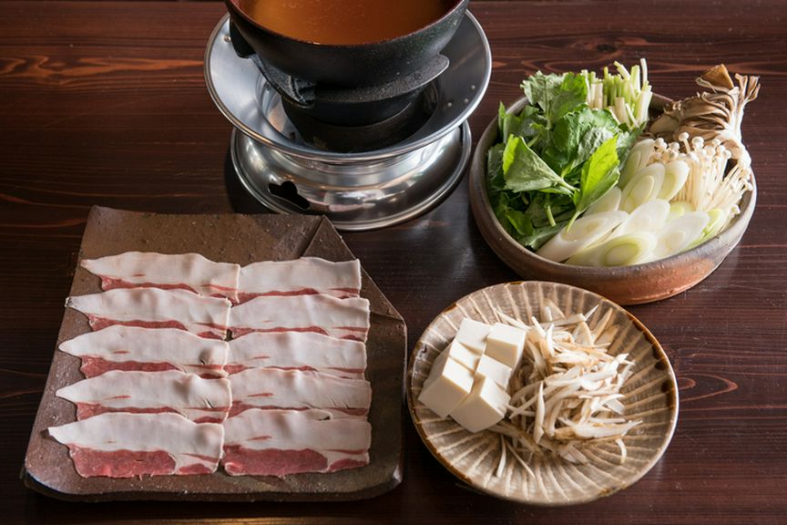 熊本の麦味噌と田舎味噌で仕立てる『猪の味噌鍋』