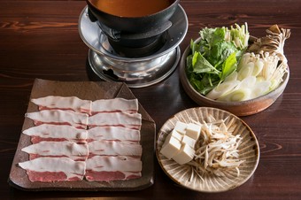 熊本の麦味噌と田舎味噌で仕立てる『猪の味噌鍋』