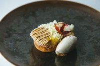 コースのフィナーレまで感動は続き、最後の一皿には季節の詩情が薫るデザートが登場。香りや彩り、味わい、趣向ともアシェットデセールならではの美しさと満足感！