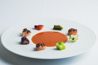 季節の食材を使ったシェフのおまかせコース5皿を楽しめます。
※土日祝日は提供なし。