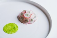 ランチの『Menu Lature』に、お魚のメイン料理をプラスした6皿のランチフルコース。四季折々の大地の恵みに旬の魚料理が加わり、その時季の山海の幸を大満喫できます！写真はイメージ。
