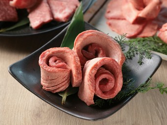 心地良い食感と旨みをたっぷり楽しむ『力丸タンステーキ』