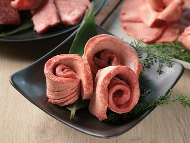 心地良い食感と旨みをたっぷり楽しむ『力丸タンステーキ』