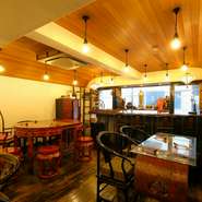 お店の1階は中国料理店【空心】。【時の葉】ではこちらの姉妹店の料理を取り寄せる事も可能です。貸切にも対応し、さまざまなシーンで活用できる【茶酔楼　時の葉】。多様なシーンで楽しんでみてはいかがでしょう。