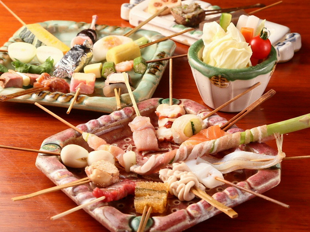 四季折々の旬の素材が、黄金色の串カツに大変身