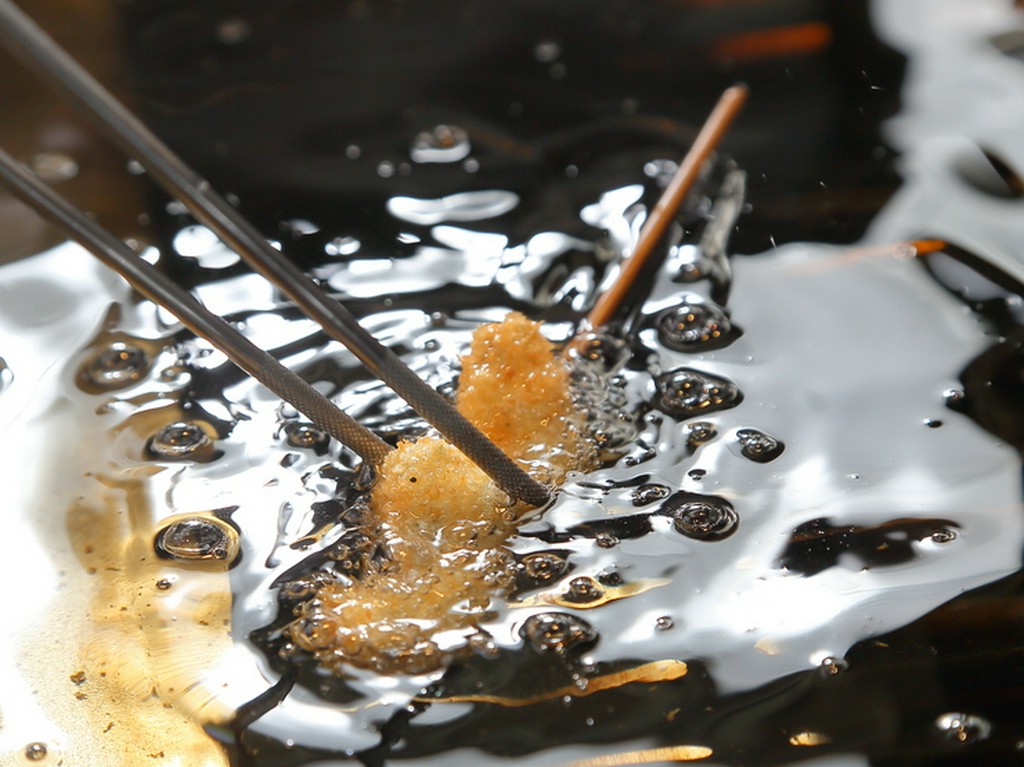 これぞ串カツ！　エビの甘みとシソの香りが絶妙の『シバエビシソ巻』