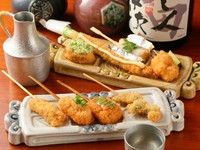 1串187円～880円。　　　　　　　　　　　　　　　　　　　　　例：串カツ15種とおまかせセットで6600円見当。