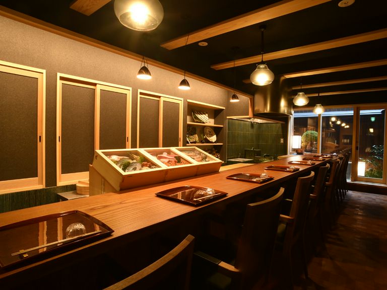 店主のこだわりが表現された【路地　との本】を彩る全てのもの