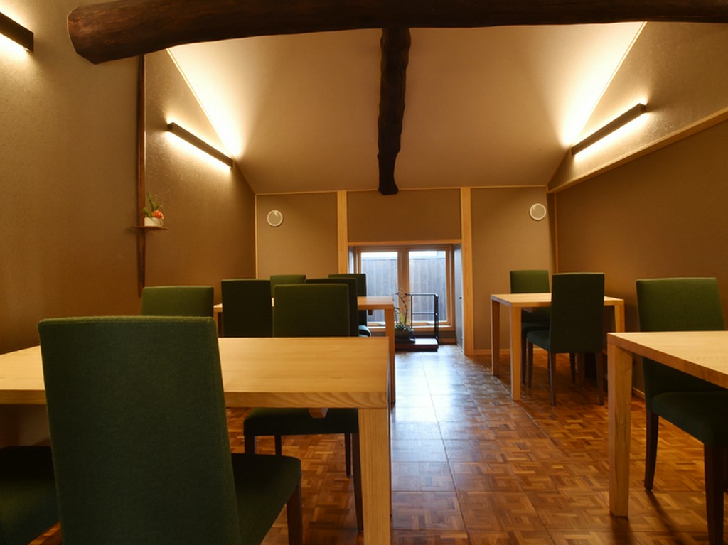 二階につくられたテーブル席は、12名様まで入室可能