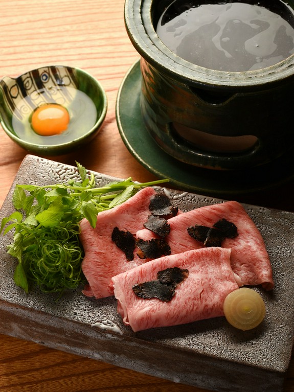トリュフの香りで装う近江牛を堪能する『近江牛すきやき』