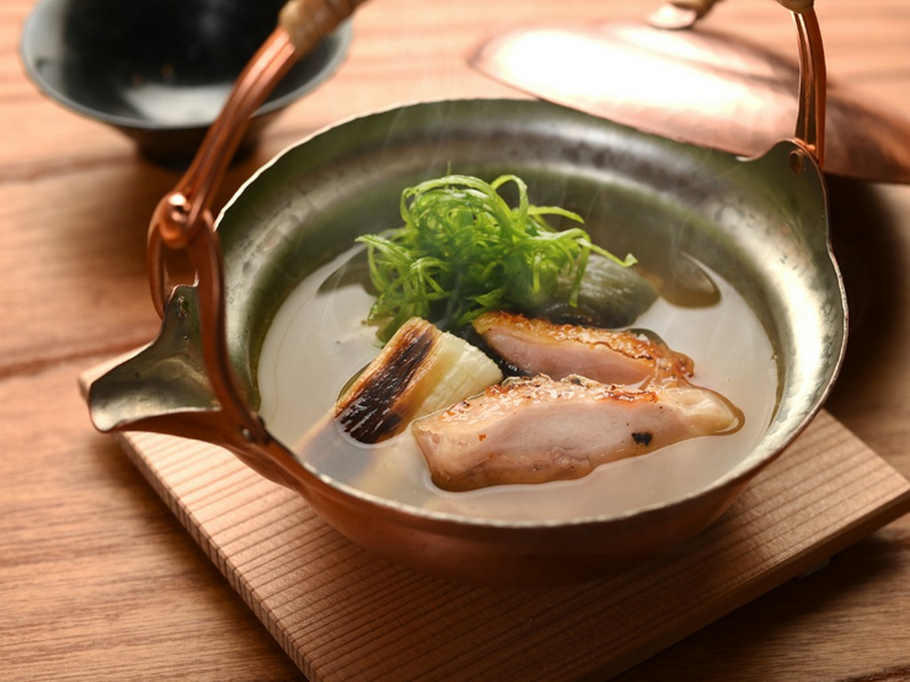最後まで温かいまま食べられる銅鍋を使用した『銅瓶蒸し』