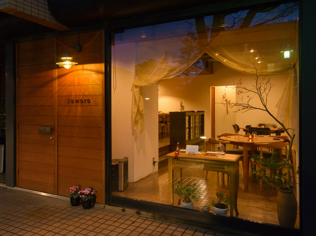 お誕生日や結婚記念日の食事には、お祝いプレートをプレゼント