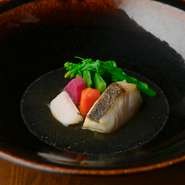 和×フレンチが生む美味。独自のセンスが冴える前菜『もなか』