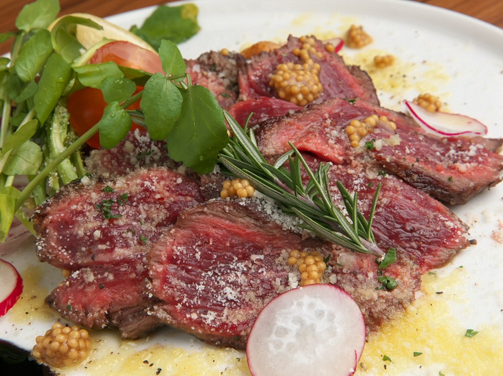 人気メニュー！『厳選和牛ランプのタリアータ』～100gより、10g＠168円を追加してお好みのサイズでどうぞ