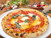 ピッツァ　プラス190円で大きく出来ます。