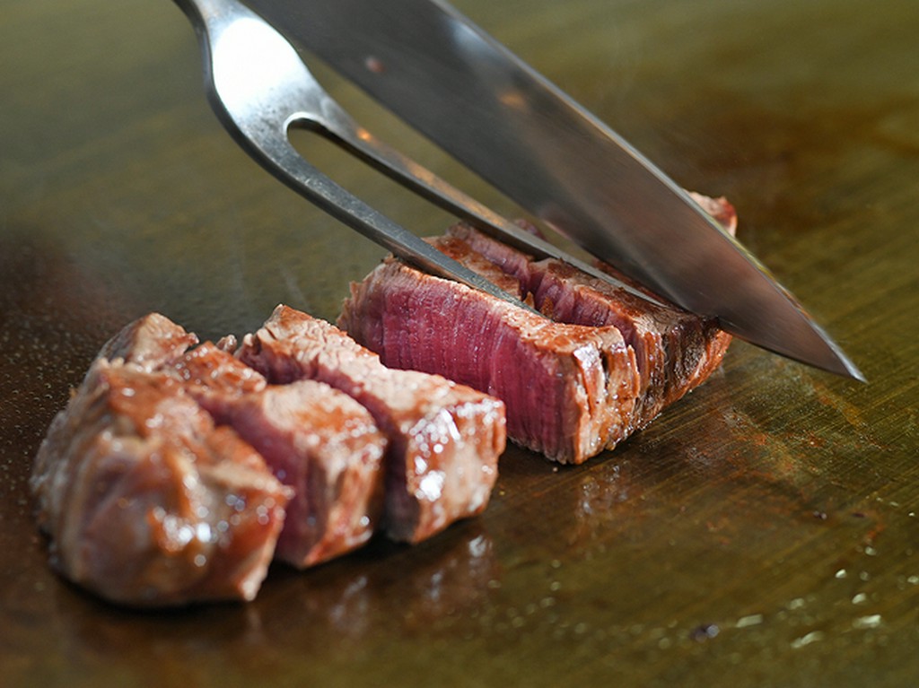 お肉屋さんが経営しているからこそのバイオーダーでのカット『黒毛和牛ヒレ』