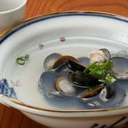 「島根和牛」や「比内地鶏」、宍道湖産のしじみに国産鰻など、産地にこだわった国内の食材を採用しています。おいしいのはもちろん、安全安心にいただくことができます。				