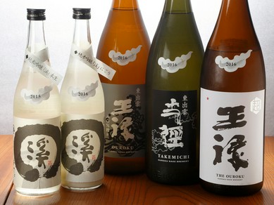 地元の日本酒を豊富に取り揃え				