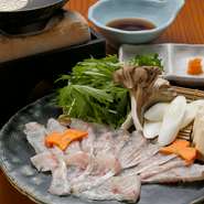 島根県の松江と浜田で水揚げされる、新鮮なのどぐろを使用した『のどぐろのしゃぶしゃぶ』。軽くしゃぶやぶすることで、のどぐろの旨みはギュギュッと凝縮。〆に雑炊をいただくことも可能です。				