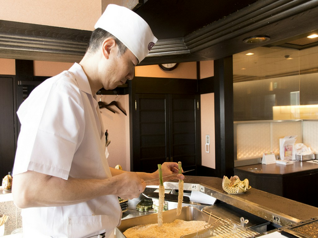 お客様に、揚げたての味わいと驚きの美味しさをお届けしたい