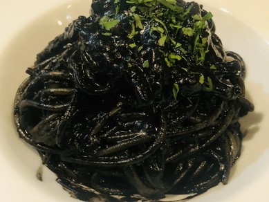 イカ墨のスパゲティ
