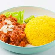 手羽元が食べやすい大きさにカットされて入っている、【BOSCO】で一番辛いカレーです。お好みで更に辛くしてもらうことも可能。辛さと旨さのバランスをどこまでも追いかけたくなり、食べ進める手が止まりません。
