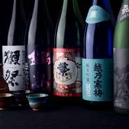 店主が吟味した日本各地の名酒は、毎日6種の日替わりで提供されています。ワインや焼酎も豊富なので“呑兵衛”も大満足。酒器にもこだわり、味わい深い飲み口も楽しみながら、ゆるりと過ごせます。
