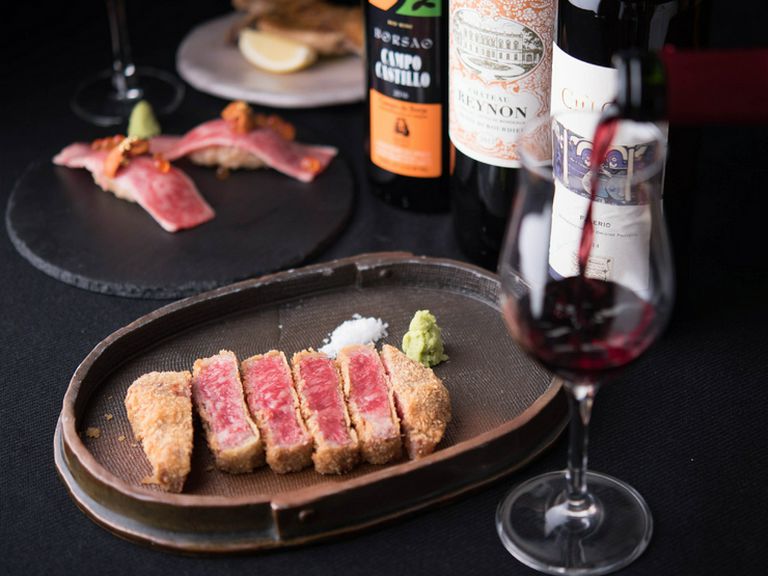 大切な人との特別な記念日は、上質な肉とワインで乾杯