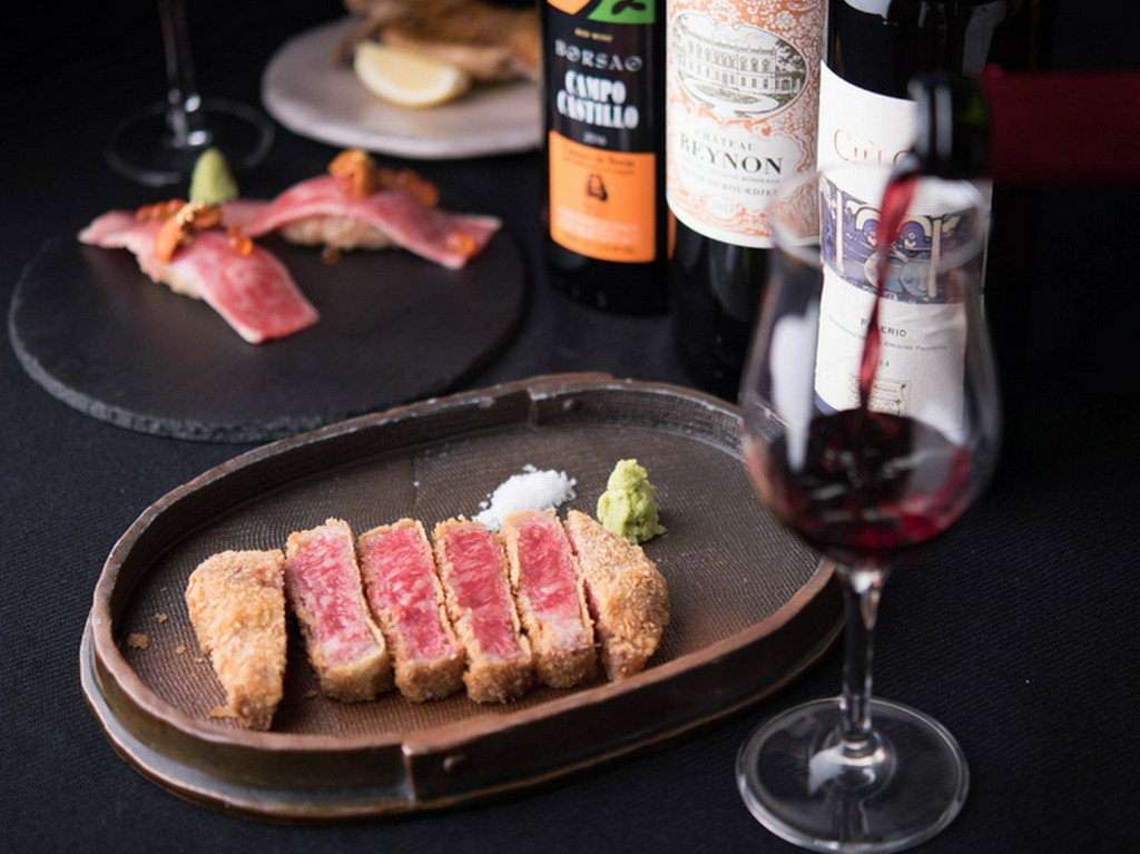 大切な人との特別な記念日は、上質な肉とワインで乾杯