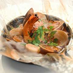 『ズッパディペッシュ　カルタファタ仕立て』