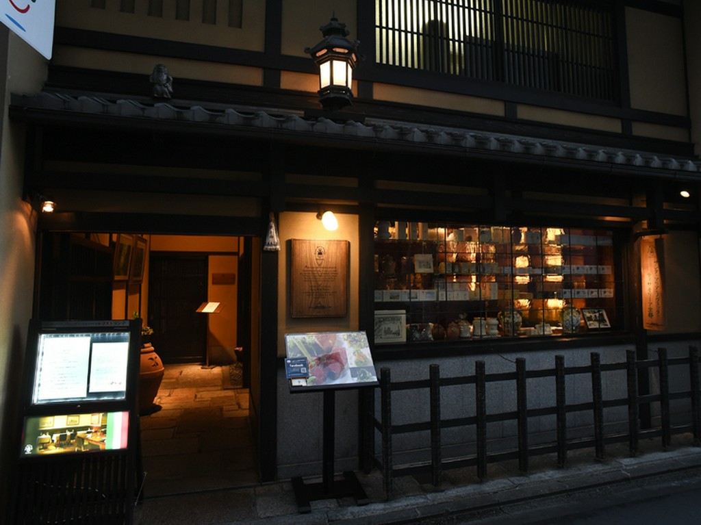 世界最古の薬局がおくるリストランテ