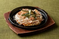 粉を全く使用せず、山芋と卵のみでお作りしています。
口の中で『ふわっ&とろっ』の食感を是非お楽しみ下さい。