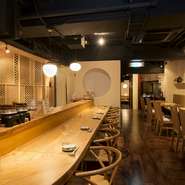 コンセプトは、
『居酒屋 その先へ』
皆様がイメージする居酒屋の『提供する料理、サービス、雰囲気』に、もう二歩踏み込んだ内容をカタチにして参ります。