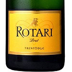 生産者：ロータリ
産地：イタリア
ブドウ品種：シャルドネ100％
フレッシュ＆フルーティで、とても柔らかくよいミネラル感。ソフトな酸と上品に持続する泡