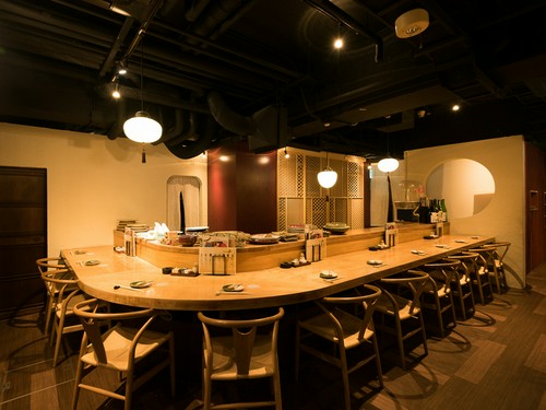 【10席】安心感と落ち着きのあるオープンキッチンのカウンター席