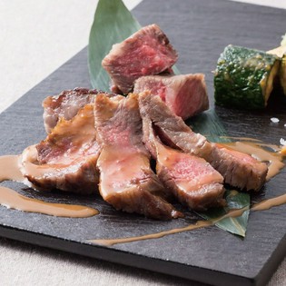 厳選したお肉が決め手の『鳥取　黒毛和牛 炭火焼き』