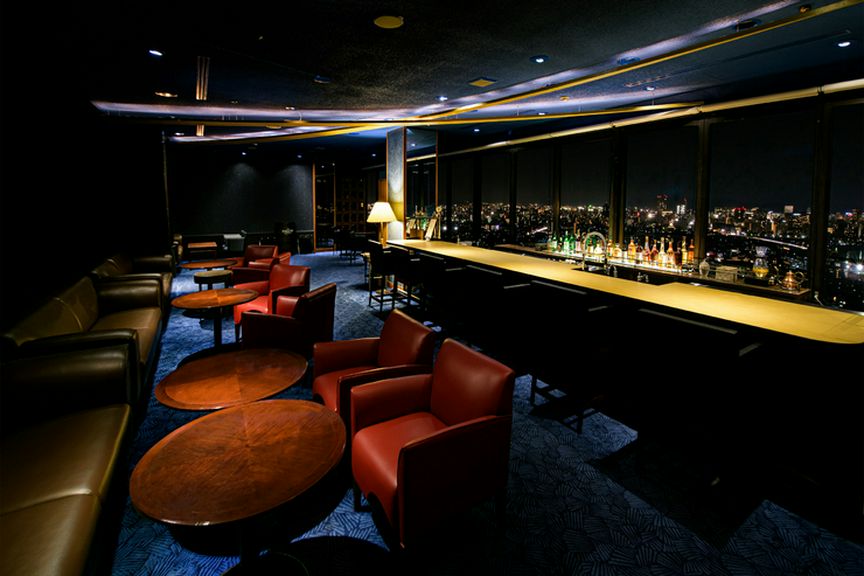 メインダイニングと隣接するBar