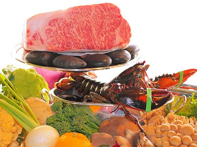 夜景を眺めながら新鮮な素材をお客様の目の前で焼き上げる鉄板焼