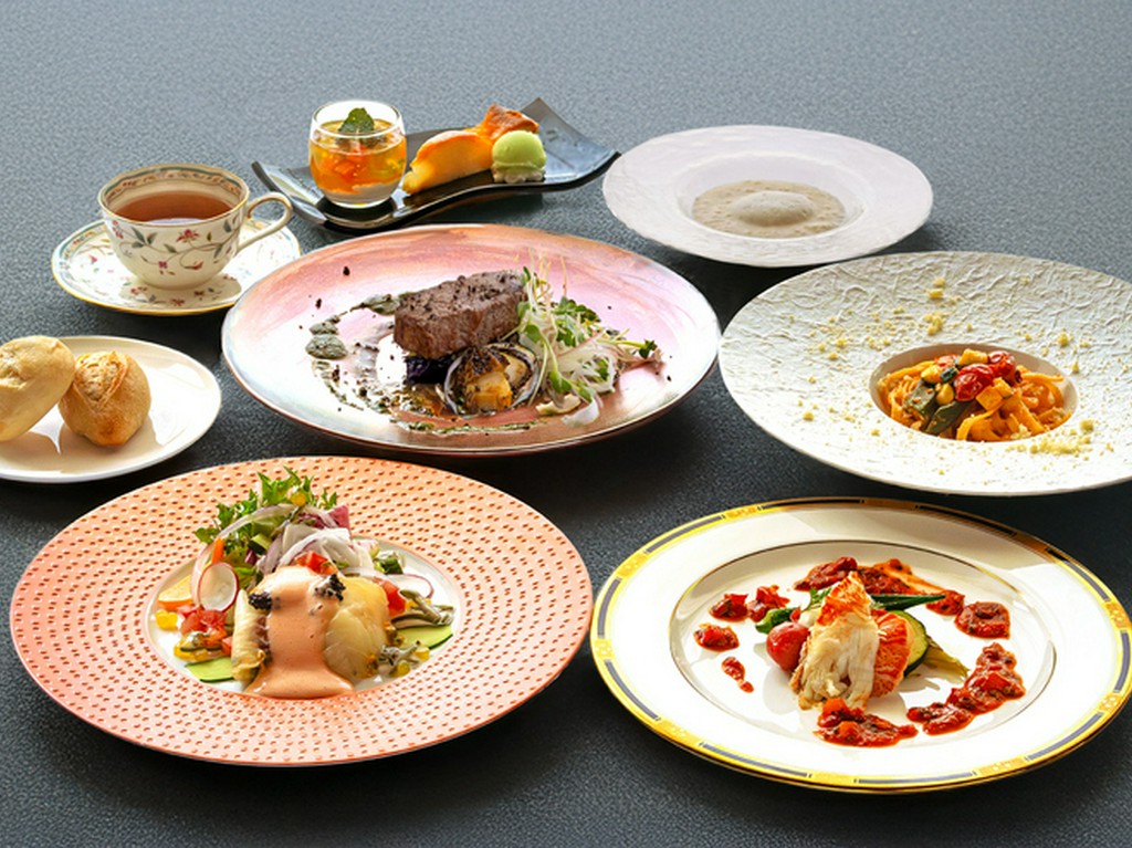 選べるランチ（前菜やメインをチョイスしていただけるコース形式のランチをお楽しみください）