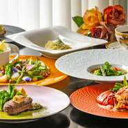 前菜／スープ／パスタ／オマール海老料理／肉料理／パン／デザート／コーヒーまたは紅茶