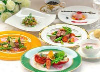前菜／スープ／リゾット／オマール海老料理／肉料理／パン／デザート／コーヒーまたは紅茶