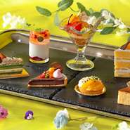 数種類の季節のフルーツを使ったケーキとアイスクリームをお客様のもとへお持ちし、お選びいただけます。 ※デザートの種類による売り切れはご了承くださいませ。