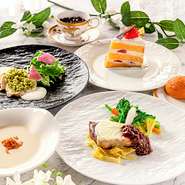 前菜やメインをチョイスしていただけるコース形式のランチ