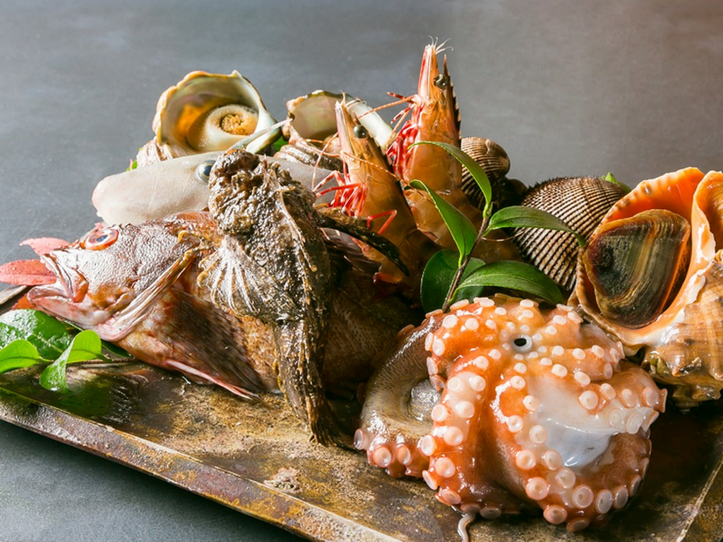 瀬戸内海産の新鮮な魚介を、確かな目で選び抜く