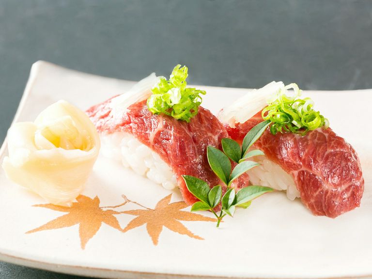 選び抜いた馬肉を使用『牧場直送の特選馬刺しの握り』